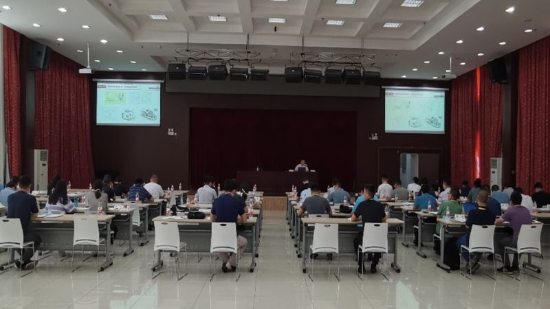 叉车安全操作规范书籍：保障叉车作业安全的必备指南