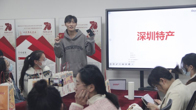 以下是一个简单的培训场地租赁价格表模板，您可以根据实际情况进行调整：