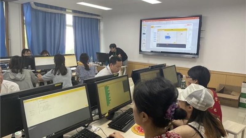 自考本科的费用主要由以下几个方面构成：